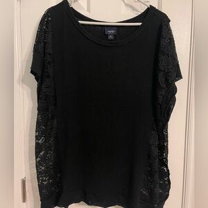 Lace detail great pullover, black short sleeve sweater from Buckle. Size XL.